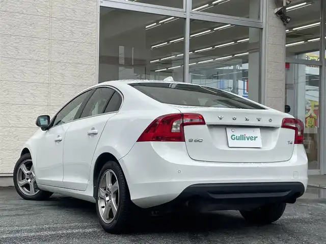 ボルボ Ｓ６０ T4 埼玉県 2012(平24)年 9.2万km 白 /純正HDDナビ//フルセグTV//CD/DVD/Bluetooth//レザーシート//前2席パワーシート//前2席シートヒーター//アダプティブクルーズコントロール//ETC//スマートキーx2//キセノン//衝突軽減ブレーキ//車線逸脱警報//ブラインドスポットインフォメーション//W.サイド.カーテンエアバッグ//ABS//バックソナー//リヤフォグランプ//オートライト//純正17インチAW//新車時保証書//取扱説明書