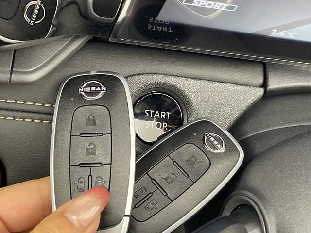 日産 セレナ e－パワー ハイウェイスター V 群馬県 2025(令7)年 0.1千km プリズムホワイト 登録済未使用車/純正１１型後席モニター　/純正１２．３型ナビ　/インテリジェントアラウンドビューモニター/プロパイロット　/プロパイロットパーキング　/インテリジェントルームミラー　/ワイヤレス充電器　/ＳＯＳコール　/ビルトインＥＴＣ２．０　/ＬＥＤヘッドライト/＝＝＝＝＝＝＝＝＝＝＝＝＝＝＝＝＝＝＝＝＝＝＝/BSM/取扱説明書/保証書/禁煙車