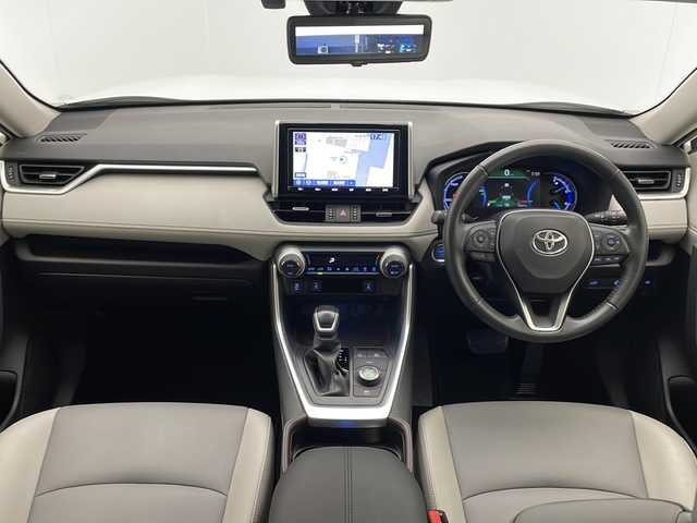 トヨタ ＲＡＶ４ ハイブリッドG 宮崎県 2020(令2)年 5.6万km ホワイトパールクリスタルシャイン 禁煙車/トヨタセーフティセンス/純正9型ナビTV/（NSZT-Y68T/CD/DVD/Bluetooth/フルセグTV)/純正バックカメラ/純正ビルトインETC/純正LEDオートライト/純正LEDフォグ/純正18インチアルミ/純正オートアラーム/純正フロアマット/アダプティブクルーズコントロール/プリクラッシュセーフティ/レーンディパーチャーアラート/オートマチックハイビーム/クリアランスソナー/ブラインドスポットモニター/デジタルインナーミラー/パワーバックドア/運転席パワーシート/レザーシート/前席シートヒーター/ステアリングヒーター/デュアルオートエアコン/スマートキー/プッシュエンジンスタート/スペアキー/新車時保証書/取扱い説明書