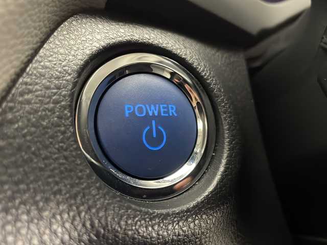 トヨタ ＲＡＶ４ ハイブリッドG 宮崎県 2020(令2)年 5.6万km ホワイトパールクリスタルシャイン 禁煙車/トヨタセーフティセンス/純正9型ナビTV/（NSZT-Y68T/CD/DVD/Bluetooth/フルセグTV)/純正バックカメラ/純正ビルトインETC/純正LEDオートライト/純正LEDフォグ/純正18インチアルミ/純正オートアラーム/純正フロアマット/アダプティブクルーズコントロール/プリクラッシュセーフティ/レーンディパーチャーアラート/オートマチックハイビーム/クリアランスソナー/ブラインドスポットモニター/デジタルインナーミラー/パワーバックドア/運転席パワーシート/レザーシート/前席シートヒーター/ステアリングヒーター/デュアルオートエアコン/スマートキー/プッシュエンジンスタート/スペアキー/新車時保証書/取扱い説明書