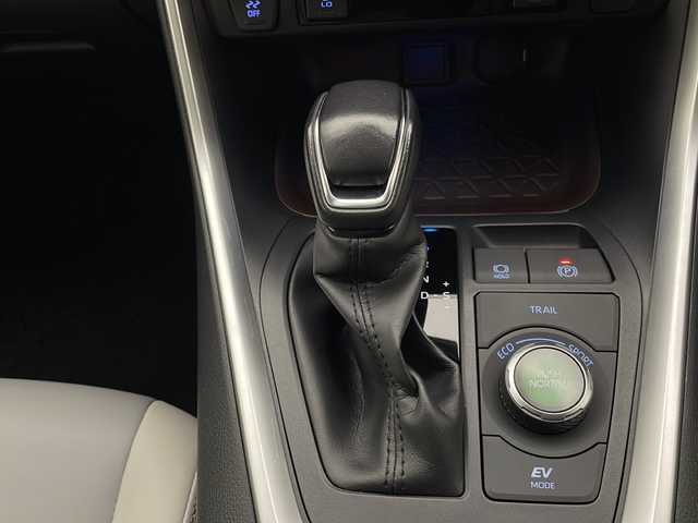 トヨタ ＲＡＶ４ ハイブリッドG 宮崎県 2020(令2)年 5.6万km ホワイトパールクリスタルシャイン 禁煙車/トヨタセーフティセンス/純正9型ナビTV/（NSZT-Y68T/CD/DVD/Bluetooth/フルセグTV)/純正バックカメラ/純正ビルトインETC/純正LEDオートライト/純正LEDフォグ/純正18インチアルミ/純正オートアラーム/純正フロアマット/アダプティブクルーズコントロール/プリクラッシュセーフティ/レーンディパーチャーアラート/オートマチックハイビーム/クリアランスソナー/ブラインドスポットモニター/デジタルインナーミラー/パワーバックドア/運転席パワーシート/レザーシート/前席シートヒーター/ステアリングヒーター/デュアルオートエアコン/スマートキー/プッシュエンジンスタート/スペアキー/新車時保証書/取扱い説明書