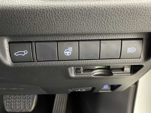 トヨタ ＲＡＶ４ ハイブリッドG 宮崎県 2020(令2)年 5.6万km ホワイトパールクリスタルシャイン 禁煙車/トヨタセーフティセンス/純正9型ナビTV/（NSZT-Y68T/CD/DVD/Bluetooth/フルセグTV)/純正バックカメラ/純正ビルトインETC/純正LEDオートライト/純正LEDフォグ/純正18インチアルミ/純正オートアラーム/純正フロアマット/アダプティブクルーズコントロール/プリクラッシュセーフティ/レーンディパーチャーアラート/オートマチックハイビーム/クリアランスソナー/ブラインドスポットモニター/デジタルインナーミラー/パワーバックドア/運転席パワーシート/レザーシート/前席シートヒーター/ステアリングヒーター/デュアルオートエアコン/スマートキー/プッシュエンジンスタート/スペアキー/新車時保証書/取扱い説明書