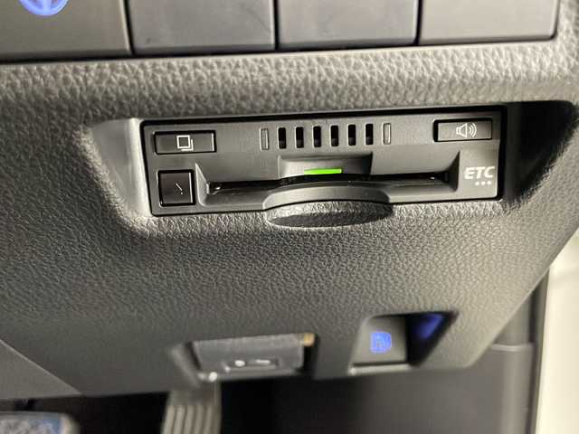 トヨタ ＲＡＶ４ ハイブリッドG 宮崎県 2020(令2)年 5.6万km ホワイトパールクリスタルシャイン 禁煙車/トヨタセーフティセンス/純正9型ナビTV/（NSZT-Y68T/CD/DVD/Bluetooth/フルセグTV)/純正バックカメラ/純正ビルトインETC/純正LEDオートライト/純正LEDフォグ/純正18インチアルミ/純正オートアラーム/純正フロアマット/アダプティブクルーズコントロール/プリクラッシュセーフティ/レーンディパーチャーアラート/オートマチックハイビーム/クリアランスソナー/ブラインドスポットモニター/デジタルインナーミラー/パワーバックドア/運転席パワーシート/レザーシート/前席シートヒーター/ステアリングヒーター/デュアルオートエアコン/スマートキー/プッシュエンジンスタート/スペアキー/新車時保証書/取扱い説明書