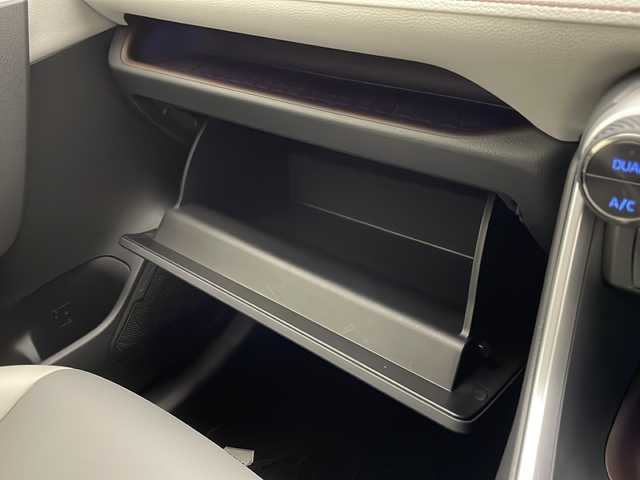 トヨタ ＲＡＶ４ ハイブリッドG 宮崎県 2020(令2)年 5.6万km ホワイトパールクリスタルシャイン 禁煙車/トヨタセーフティセンス/純正9型ナビTV/（NSZT-Y68T/CD/DVD/Bluetooth/フルセグTV)/純正バックカメラ/純正ビルトインETC/純正LEDオートライト/純正LEDフォグ/純正18インチアルミ/純正オートアラーム/純正フロアマット/アダプティブクルーズコントロール/プリクラッシュセーフティ/レーンディパーチャーアラート/オートマチックハイビーム/クリアランスソナー/ブラインドスポットモニター/デジタルインナーミラー/パワーバックドア/運転席パワーシート/レザーシート/前席シートヒーター/ステアリングヒーター/デュアルオートエアコン/スマートキー/プッシュエンジンスタート/スペアキー/新車時保証書/取扱い説明書