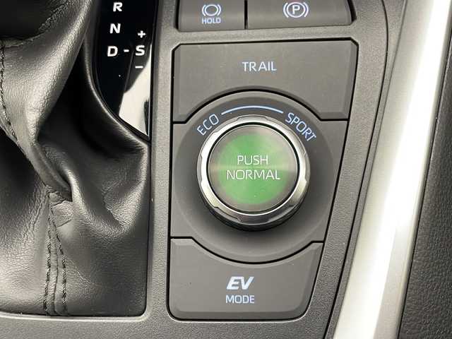 トヨタ ＲＡＶ４ ハイブリッドG 宮崎県 2020(令2)年 5.6万km ホワイトパールクリスタルシャイン 禁煙車/トヨタセーフティセンス/純正9型ナビTV/（NSZT-Y68T/CD/DVD/Bluetooth/フルセグTV)/純正バックカメラ/純正ビルトインETC/純正LEDオートライト/純正LEDフォグ/純正18インチアルミ/純正オートアラーム/純正フロアマット/アダプティブクルーズコントロール/プリクラッシュセーフティ/レーンディパーチャーアラート/オートマチックハイビーム/クリアランスソナー/ブラインドスポットモニター/デジタルインナーミラー/パワーバックドア/運転席パワーシート/レザーシート/前席シートヒーター/ステアリングヒーター/デュアルオートエアコン/スマートキー/プッシュエンジンスタート/スペアキー/新車時保証書/取扱い説明書