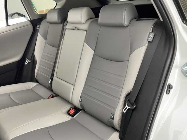 トヨタ ＲＡＶ４ ハイブリッドG 宮崎県 2020(令2)年 5.6万km ホワイトパールクリスタルシャイン 禁煙車/トヨタセーフティセンス/純正9型ナビTV/（NSZT-Y68T/CD/DVD/Bluetooth/フルセグTV)/純正バックカメラ/純正ビルトインETC/純正LEDオートライト/純正LEDフォグ/純正18インチアルミ/純正オートアラーム/純正フロアマット/アダプティブクルーズコントロール/プリクラッシュセーフティ/レーンディパーチャーアラート/オートマチックハイビーム/クリアランスソナー/ブラインドスポットモニター/デジタルインナーミラー/パワーバックドア/運転席パワーシート/レザーシート/前席シートヒーター/ステアリングヒーター/デュアルオートエアコン/スマートキー/プッシュエンジンスタート/スペアキー/新車時保証書/取扱い説明書