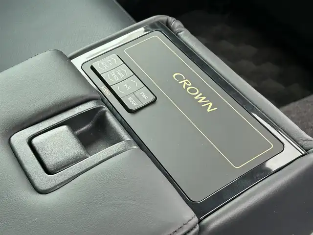トヨタ クラウン アスリート プレミアムエディション 愛媛県 2007(平19)年 4.7万km ホワイトパールクリスタルシャイン 登録時走行距離：46550km/メーカーOP純正ナビ/ビルトインETC/バックカメラ/クルコン/パーキングアシスト/寒冷地仕様/盗難防止装置/横滑り防止装置/サンルーフ/シートメモリー/D+Nシートヒーター/D+Nパワーシート/オートライト/エンジンスタートボタン/スマートキー/スペアキー1本/エアロ/純正アルミホイール/純正フロアマット