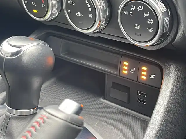 アバルト １２４ スパイダー 1イヤーアニバーサリー 山梨県 2017(平29)年 2.4万km 黒 100台限定/専用色（ネロ サンマリノ1972）/ＲＥＣＡＲＯ半黒革　/ｂｒｅｍｂｏ　/純正ＨＤＤナビ　/Ｂカメラ　/フルセグＴＶ　/ＢＴ　/ＣＤ　/クルコン　/シートヒーター　/ＥＴＣ　/ＬＥＤヘッドライト　/Ａライト　/コーナーセンサー/純正17インチAW