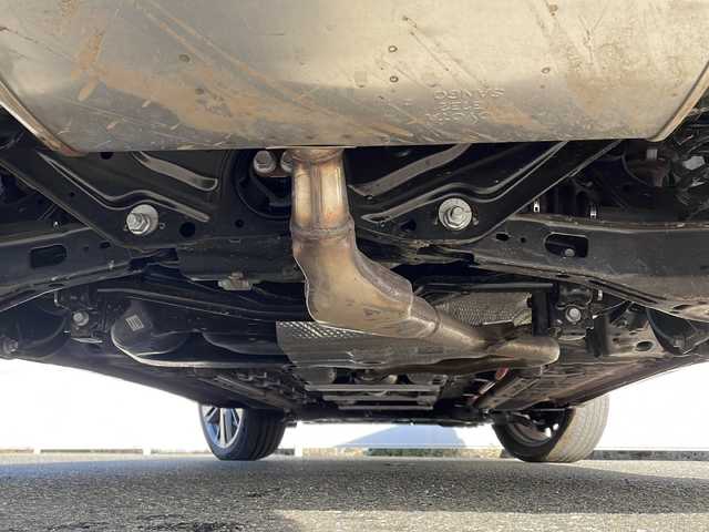 トヨタ カローラ クロス ハイブリッド Z 岩手県 2022(令4)年 0.7万km センシュアルレッドマイカ ワンオナ 8型ナビ フルセグ 電動リアゲート バックC DVD再生 ビルトインETC 電動ハーフレザーシート シートヒーター ドライブレコーダー BSM レーダークルーズコントロール オートLEDライト フォグランプ ルーフレール 純正18AW スマートキー スペアキー