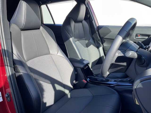 トヨタ カローラ クロス ハイブリッド Z 岩手県 2022(令4)年 0.7万km センシュアルレッドマイカ ワンオナ 8型ナビ フルセグ 電動リアゲート バックC DVD再生 ビルトインETC 電動ハーフレザーシート シートヒーター ドライブレコーダー BSM レーダークルーズコントロール オートLEDライト フォグランプ ルーフレール 純正18AW スマートキー スペアキー