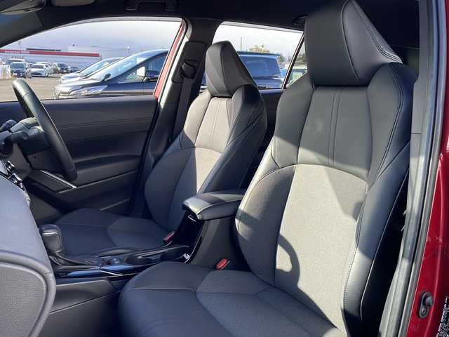 トヨタ カローラ クロス ハイブリッド Z 岩手県 2022(令4)年 0.7万km センシュアルレッドマイカ ワンオナ 8型ナビ フルセグ 電動リアゲート バックC DVD再生 ビルトインETC 電動ハーフレザーシート シートヒーター ドライブレコーダー BSM レーダークルーズコントロール オートLEDライト フォグランプ ルーフレール 純正18AW スマートキー スペアキー