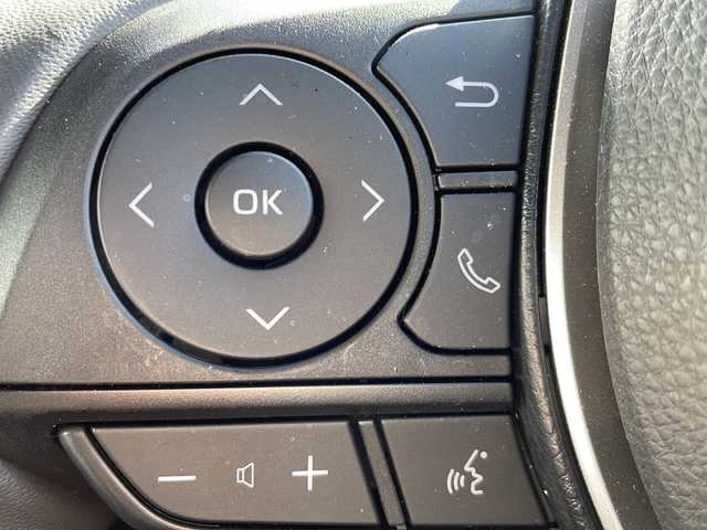 トヨタ カローラ クロス ハイブリッド Z 岩手県 2022(令4)年 0.7万km センシュアルレッドマイカ ワンオナ 8型ナビ フルセグ 電動リアゲート バックC DVD再生 ビルトインETC 電動ハーフレザーシート シートヒーター ドライブレコーダー BSM レーダークルーズコントロール オートLEDライト フォグランプ ルーフレール 純正18AW スマートキー スペアキー