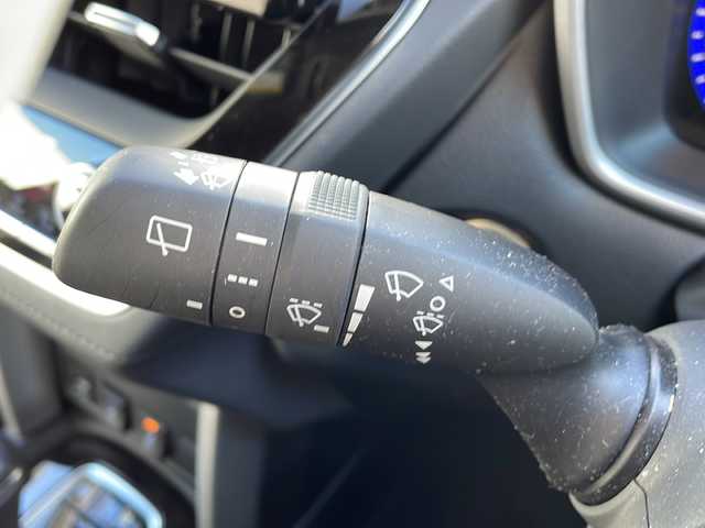 トヨタ カローラ クロス ハイブリッド Z 岩手県 2022(令4)年 0.7万km センシュアルレッドマイカ ワンオナ 8型ナビ フルセグ 電動リアゲート バックC DVD再生 ビルトインETC 電動ハーフレザーシート シートヒーター ドライブレコーダー BSM レーダークルーズコントロール オートLEDライト フォグランプ ルーフレール 純正18AW スマートキー スペアキー