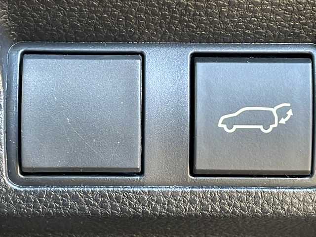 トヨタ カローラ クロス ハイブリッド Z 岩手県 2022(令4)年 0.7万km センシュアルレッドマイカ ワンオナ 8型ナビ フルセグ 電動リアゲート バックC DVD再生 ビルトインETC 電動ハーフレザーシート シートヒーター ドライブレコーダー BSM レーダークルーズコントロール オートLEDライト フォグランプ ルーフレール 純正18AW スマートキー スペアキー