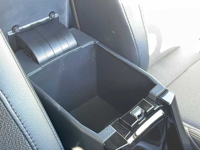 トヨタ カローラ クロス ハイブリッド Z 岩手県 2022(令4)年 0.7万km センシュアルレッドマイカ ワンオナ 8型ナビ フルセグ 電動リアゲート バックC DVD再生 ビルトインETC 電動ハーフレザーシート シートヒーター ドライブレコーダー BSM レーダークルーズコントロール オートLEDライト フォグランプ ルーフレール 純正18AW スマートキー スペアキー