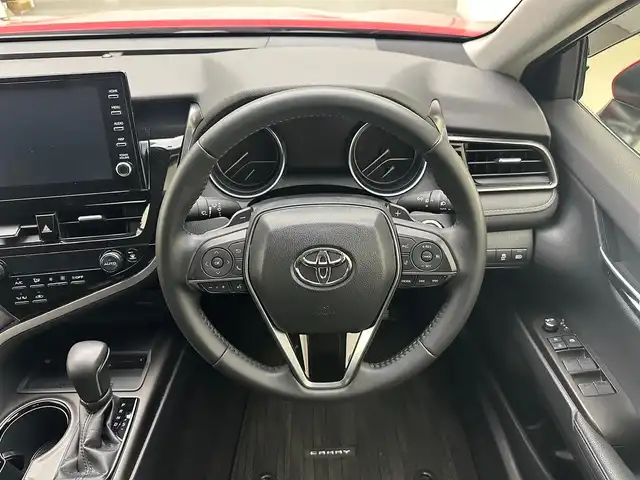 トヨタ カムリ WS 兵庫県 2023(令5)年 1万km 赤 トヨタセーフティセンス/ハーフレザーシート/運転席パワーシート/純正メモリーナビ＆フルセグTV/（CD＆DVD＆BT）/バックカメラ/レーダークルーズコントロール/オートライト/LEDライト/純正17inアルミホイール/TRDリアエアロ/TRD4本出しマフラーん/コーナーセンサー/スマートキー/プッシュスタート/フロアマット