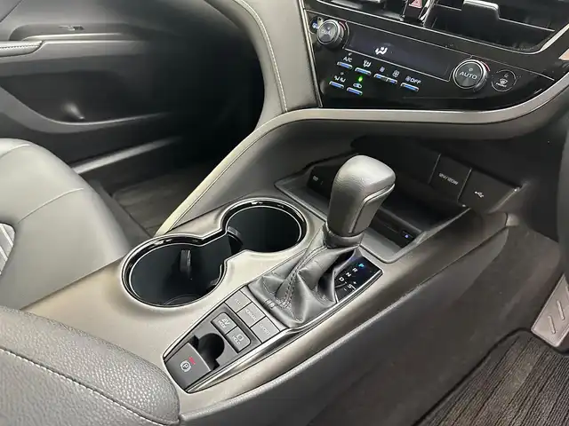 トヨタ カムリ WS 兵庫県 2023(令5)年 1万km 赤 トヨタセーフティセンス/ハーフレザーシート/運転席パワーシート/純正メモリーナビ＆フルセグTV/（CD＆DVD＆BT）/バックカメラ/レーダークルーズコントロール/オートライト/LEDライト/純正17inアルミホイール/TRDリアエアロ/TRD4本出しマフラーん/コーナーセンサー/スマートキー/プッシュスタート/フロアマット