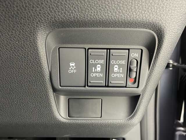 ホンダ フリード ハイブリット e:HEV クロスター 大阪府 2025(令7)年 0.1千km メテオロイドグレーメタリック 登録済未使用車/純正9型ホンダコネクトナビ/【フルセグTV/Bluetooth/AppleCarPlay/HDMI】/BSM/バックカメラ/両側パワースライドドア/半革シート/D/N席シートヒーター/ホンダセンシング/・衝突軽減システム/・レーダークルーズコントロール/・レーンキープアシスト/・誤発進抑制機能/・オートハイビーム/・先行車発進お知らせ/前後コーナーセンサー/スマートキー/スペアキー