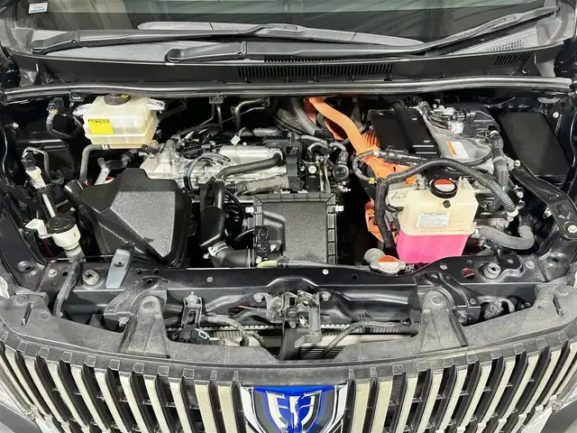 トヨタ エスクァイア ハイブリッド Gi 佐賀県 2015(平27)年 6.5万km スパークリングブラックパールクリスタルシャイン 社外ストラーダ製7インチナビ/フルセグTV/CD/DVD/Bluetooth/アルパイン製10.1インチフリップダウンモニター/トヨタプレミアムサンドシステム/バックカメラ/クルーズコントロール/横滑り防止装置/オートライト/LEDヘッドライト/フォグライト/ビルトインETC/両側パワースライドドア/ワイヤレス充電器/運転席・助手席シートヒーター/合皮シート/後席オートエアコン/純正フロアマット/純正15インチアルミホイール/プッシュスタート