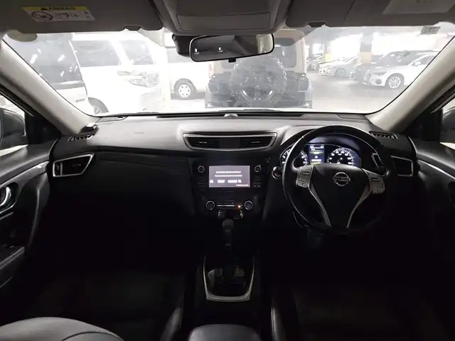 日産 エクストレイル ハイブリッド 20X エマージェンシーブレーキ 宮崎県 2016(平28)年 8.8万km ブリリアントホワイトパール 4WD/純正MOPナビ/フルセグTV/リモコンオートバックドア/アラウンドビューモニター/ビルトインETC/クルーズコントロール/エマージェンシーブレーキ/踏み間違い衝突防止アシスト/車線逸脱警報/進入禁止標識検知システム/フロント/バックソナー/LEDヘッドランプ/革巻きステアリング/ステアリングスイッチ/合皮防水シート/前席シートヒーター/純正17インチアルミホイール/スマートキー/プッシュエンジンスターター/イモビライザー/禁煙車