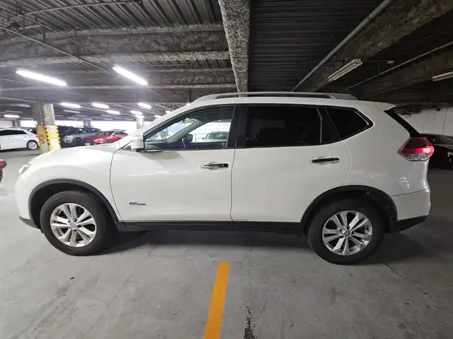 日産 エクストレイル ハイブリッド 20X エマージェンシーブレーキ 宮崎県 2016(平28)年 8.8万km ブリリアントホワイトパール 4WD/純正MOPナビ/フルセグTV/リモコンオートバックドア/アラウンドビューモニター/ビルトインETC/クルーズコントロール/エマージェンシーブレーキ/踏み間違い衝突防止アシスト/車線逸脱警報/進入禁止標識検知システム/フロント/バックソナー/LEDヘッドランプ/革巻きステアリング/ステアリングスイッチ/合皮防水シート/前席シートヒーター/純正17インチアルミホイール/スマートキー/プッシュエンジンスターター/イモビライザー/禁煙車