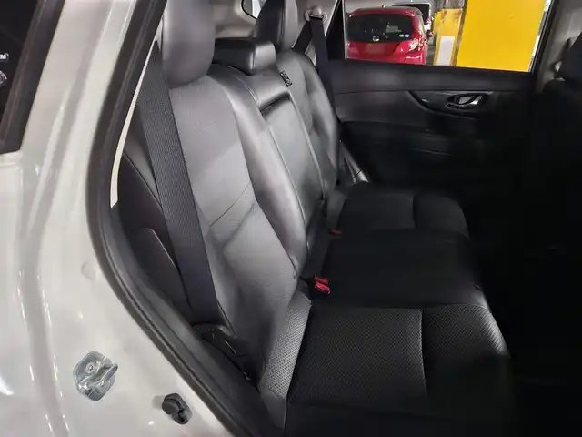 日産 エクストレイル ハイブリッド 20X エマージェンシーブレーキ 宮崎県 2016(平28)年 8.8万km ブリリアントホワイトパール 4WD/純正MOPナビ/フルセグTV/リモコンオートバックドア/アラウンドビューモニター/ビルトインETC/クルーズコントロール/エマージェンシーブレーキ/踏み間違い衝突防止アシスト/車線逸脱警報/進入禁止標識検知システム/フロント/バックソナー/LEDヘッドランプ/革巻きステアリング/ステアリングスイッチ/合皮防水シート/前席シートヒーター/純正17インチアルミホイール/スマートキー/プッシュエンジンスターター/イモビライザー/禁煙車