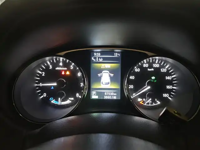 日産 エクストレイル ハイブリッド 20X エマージェンシーブレーキ 宮崎県 2016(平28)年 8.8万km ブリリアントホワイトパール 4WD/純正MOPナビ/フルセグTV/リモコンオートバックドア/アラウンドビューモニター/ビルトインETC/クルーズコントロール/エマージェンシーブレーキ/踏み間違い衝突防止アシスト/車線逸脱警報/進入禁止標識検知システム/フロント/バックソナー/LEDヘッドランプ/革巻きステアリング/ステアリングスイッチ/合皮防水シート/前席シートヒーター/純正17インチアルミホイール/スマートキー/プッシュエンジンスターター/イモビライザー/禁煙車