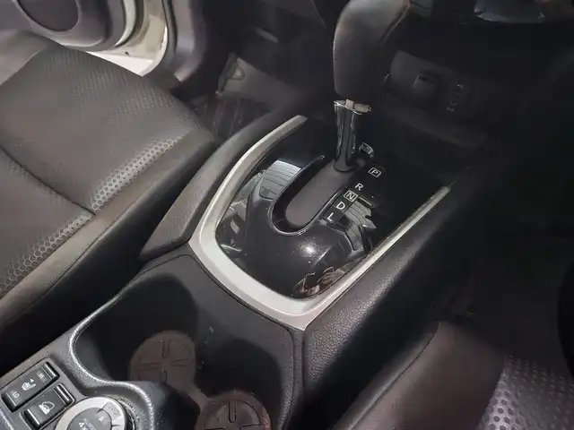 日産 エクストレイル ハイブリッド 20X エマージェンシーブレーキ 宮崎県 2016(平28)年 8.8万km ブリリアントホワイトパール 4WD/純正MOPナビ/フルセグTV/リモコンオートバックドア/アラウンドビューモニター/ビルトインETC/クルーズコントロール/エマージェンシーブレーキ/踏み間違い衝突防止アシスト/車線逸脱警報/進入禁止標識検知システム/フロント/バックソナー/LEDヘッドランプ/革巻きステアリング/ステアリングスイッチ/合皮防水シート/前席シートヒーター/純正17インチアルミホイール/スマートキー/プッシュエンジンスターター/イモビライザー/禁煙車