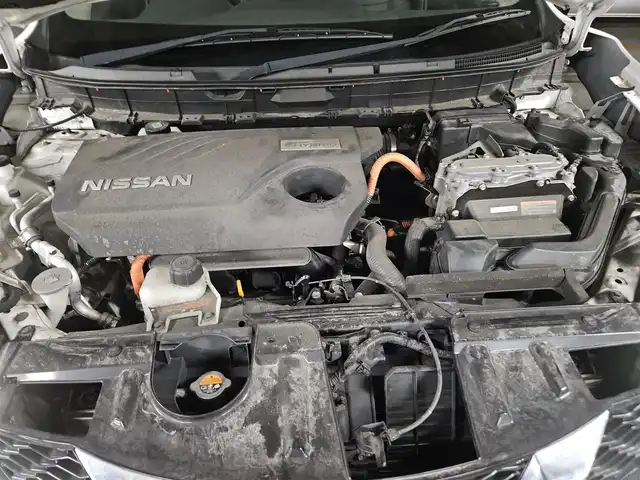 日産 エクストレイル ハイブリッド 20X エマージェンシーブレーキ 宮崎県 2016(平28)年 8.8万km ブリリアントホワイトパール 4WD/純正MOPナビ/フルセグTV/リモコンオートバックドア/アラウンドビューモニター/ビルトインETC/クルーズコントロール/エマージェンシーブレーキ/踏み間違い衝突防止アシスト/車線逸脱警報/進入禁止標識検知システム/フロント/バックソナー/LEDヘッドランプ/革巻きステアリング/ステアリングスイッチ/合皮防水シート/前席シートヒーター/純正17インチアルミホイール/スマートキー/プッシュエンジンスターター/イモビライザー/禁煙車