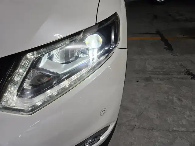 日産 エクストレイル ハイブリッド 20X エマージェンシーブレーキ 宮崎県 2016(平28)年 8.8万km ブリリアントホワイトパール 4WD/純正MOPナビ/フルセグTV/リモコンオートバックドア/アラウンドビューモニター/ビルトインETC/クルーズコントロール/エマージェンシーブレーキ/踏み間違い衝突防止アシスト/車線逸脱警報/進入禁止標識検知システム/フロント/バックソナー/LEDヘッドランプ/革巻きステアリング/ステアリングスイッチ/合皮防水シート/前席シートヒーター/純正17インチアルミホイール/スマートキー/プッシュエンジンスターター/イモビライザー/禁煙車