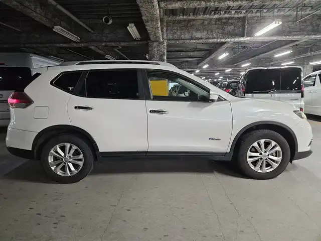 日産 エクストレイル ハイブリッド 20X エマージェンシーブレーキ 宮崎県 2016(平28)年 8.8万km ブリリアントホワイトパール 4WD/純正MOPナビ/フルセグTV/リモコンオートバックドア/アラウンドビューモニター/ビルトインETC/クルーズコントロール/エマージェンシーブレーキ/踏み間違い衝突防止アシスト/車線逸脱警報/進入禁止標識検知システム/フロント/バックソナー/LEDヘッドランプ/革巻きステアリング/ステアリングスイッチ/合皮防水シート/前席シートヒーター/純正17インチアルミホイール/スマートキー/プッシュエンジンスターター/イモビライザー/禁煙車