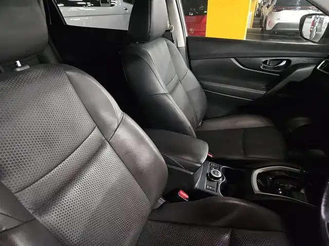 日産 エクストレイル ハイブリッド 20X エマージェンシーブレーキ 宮崎県 2016(平28)年 8.8万km ブリリアントホワイトパール 4WD/純正MOPナビ/フルセグTV/リモコンオートバックドア/アラウンドビューモニター/ビルトインETC/クルーズコントロール/エマージェンシーブレーキ/踏み間違い衝突防止アシスト/車線逸脱警報/進入禁止標識検知システム/フロント/バックソナー/LEDヘッドランプ/革巻きステアリング/ステアリングスイッチ/合皮防水シート/前席シートヒーター/純正17インチアルミホイール/スマートキー/プッシュエンジンスターター/イモビライザー/禁煙車