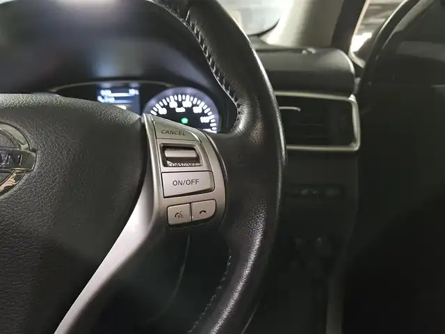 日産 エクストレイル ハイブリッド 20X エマージェンシーブレーキ 宮崎県 2016(平28)年 8.8万km ブリリアントホワイトパール 4WD/純正MOPナビ/フルセグTV/リモコンオートバックドア/アラウンドビューモニター/ビルトインETC/クルーズコントロール/エマージェンシーブレーキ/踏み間違い衝突防止アシスト/車線逸脱警報/進入禁止標識検知システム/フロント/バックソナー/LEDヘッドランプ/革巻きステアリング/ステアリングスイッチ/合皮防水シート/前席シートヒーター/純正17インチアルミホイール/スマートキー/プッシュエンジンスターター/イモビライザー/禁煙車