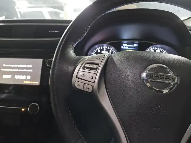 日産 エクストレイル ハイブリッド 20X エマージェンシーブレーキ 宮崎県 2016(平28)年 8.8万km ブリリアントホワイトパール 4WD/純正MOPナビ/フルセグTV/リモコンオートバックドア/アラウンドビューモニター/ビルトインETC/クルーズコントロール/エマージェンシーブレーキ/踏み間違い衝突防止アシスト/車線逸脱警報/進入禁止標識検知システム/フロント/バックソナー/LEDヘッドランプ/革巻きステアリング/ステアリングスイッチ/合皮防水シート/前席シートヒーター/純正17インチアルミホイール/スマートキー/プッシュエンジンスターター/イモビライザー/禁煙車