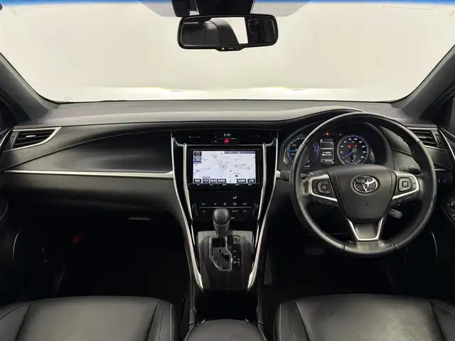 トヨタ ハリアー ハイブリッド プレミアム 愛知県 2018(平30)年 6.8万km ホワイトパールクリスタルシャイン ・サンルーフ/・純正９インチナビ/フルセグTV/（CD/DVD/BT再生可能）/NSZT-Y66T/・バックカメラ/・黒ハーフレザーシート/・電動バックドア/・電動シート（運転席）/・電動パーキング/・クルーズコントロール/・プリクラッシュセーフティ/・レーンキープアシスト/・純正１８インチAW/235/55/R18/・純正LEDライト/・純正フロアマット/・スマートキー/・ETC