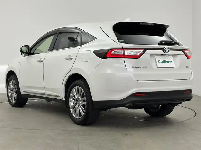 トヨタ ハリアー ハイブリッド プレミアム 愛知県 2018(平30)年 6.8万km ホワイトパールクリスタルシャイン ・サンルーフ/・純正９インチナビ/フルセグTV/（CD/DVD/BT再生可能）/NSZT-Y66T/・バックカメラ/・黒ハーフレザーシート/・電動バックドア/・電動シート（運転席）/・電動パーキング/・クルーズコントロール/・プリクラッシュセーフティ/・レーンキープアシスト/・純正１８インチAW/235/55/R18/・純正LEDライト/・純正フロアマット/・スマートキー/・ETC