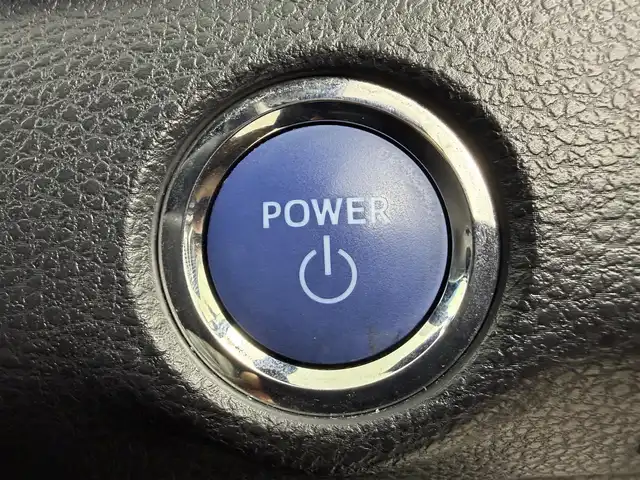 トヨタ ハリアー ハイブリッド プレミアム 愛知県 2018(平30)年 6.8万km ホワイトパールクリスタルシャイン ・サンルーフ/・純正９インチナビ/フルセグTV/（CD/DVD/BT再生可能）/NSZT-Y66T/・バックカメラ/・黒ハーフレザーシート/・電動バックドア/・電動シート（運転席）/・電動パーキング/・クルーズコントロール/・プリクラッシュセーフティ/・レーンキープアシスト/・純正１８インチAW/235/55/R18/・純正LEDライト/・純正フロアマット/・スマートキー/・ETC