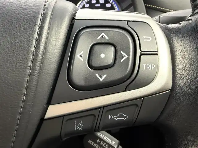 トヨタ ハリアー ハイブリッド プレミアム 愛知県 2018(平30)年 6.8万km ホワイトパールクリスタルシャイン ・サンルーフ/・純正９インチナビ/フルセグTV/（CD/DVD/BT再生可能）/NSZT-Y66T/・バックカメラ/・黒ハーフレザーシート/・電動バックドア/・電動シート（運転席）/・電動パーキング/・クルーズコントロール/・プリクラッシュセーフティ/・レーンキープアシスト/・純正１８インチAW/235/55/R18/・純正LEDライト/・純正フロアマット/・スマートキー/・ETC