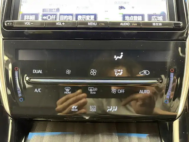 トヨタ ハリアー ハイブリッド プレミアム 愛知県 2018(平30)年 6.8万km ホワイトパールクリスタルシャイン ・サンルーフ/・純正９インチナビ/フルセグTV/（CD/DVD/BT再生可能）/NSZT-Y66T/・バックカメラ/・黒ハーフレザーシート/・電動バックドア/・電動シート（運転席）/・電動パーキング/・クルーズコントロール/・プリクラッシュセーフティ/・レーンキープアシスト/・純正１８インチAW/235/55/R18/・純正LEDライト/・純正フロアマット/・スマートキー/・ETC