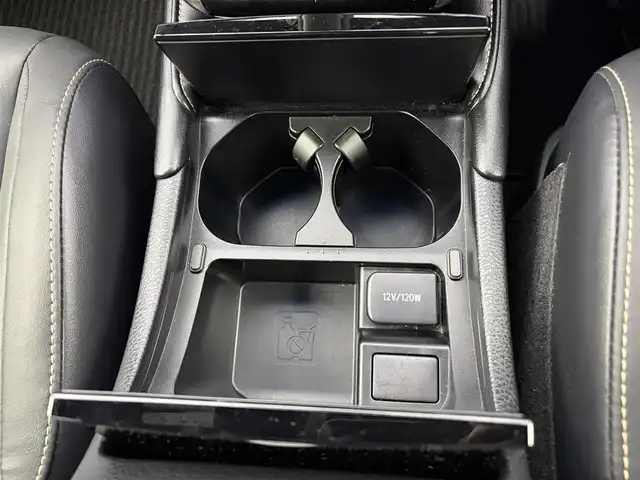 トヨタ ハリアー ハイブリッド プレミアム 愛知県 2018(平30)年 6.8万km ホワイトパールクリスタルシャイン ・サンルーフ/・純正９インチナビ/フルセグTV/（CD/DVD/BT再生可能）/NSZT-Y66T/・バックカメラ/・黒ハーフレザーシート/・電動バックドア/・電動シート（運転席）/・電動パーキング/・クルーズコントロール/・プリクラッシュセーフティ/・レーンキープアシスト/・純正１８インチAW/235/55/R18/・純正LEDライト/・純正フロアマット/・スマートキー/・ETC