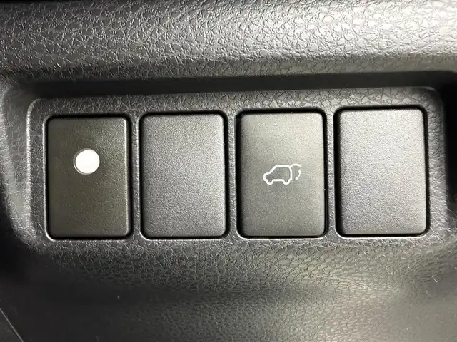 トヨタ ハリアー ハイブリッド プレミアム 愛知県 2018(平30)年 6.8万km ホワイトパールクリスタルシャイン ・サンルーフ/・純正９インチナビ/フルセグTV/（CD/DVD/BT再生可能）/NSZT-Y66T/・バックカメラ/・黒ハーフレザーシート/・電動バックドア/・電動シート（運転席）/・電動パーキング/・クルーズコントロール/・プリクラッシュセーフティ/・レーンキープアシスト/・純正１８インチAW/235/55/R18/・純正LEDライト/・純正フロアマット/・スマートキー/・ETC