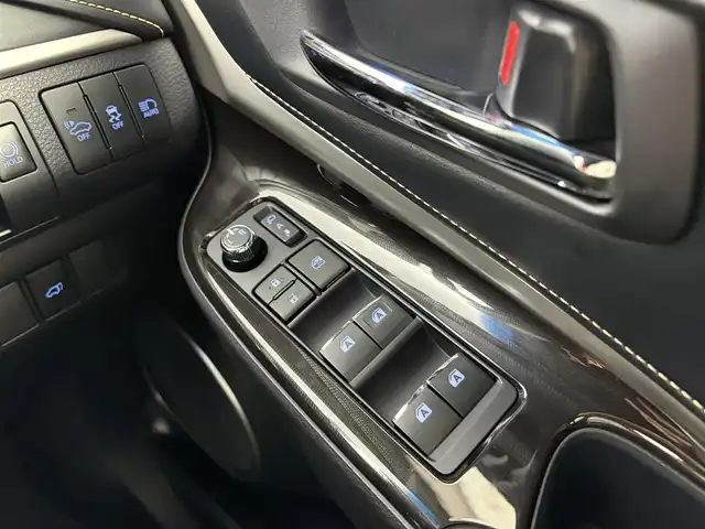 トヨタ ハリアー ハイブリッド プレミアム 愛知県 2018(平30)年 6.8万km ホワイトパールクリスタルシャイン ・サンルーフ/・純正９インチナビ/フルセグTV/（CD/DVD/BT再生可能）/NSZT-Y66T/・バックカメラ/・黒ハーフレザーシート/・電動バックドア/・電動シート（運転席）/・電動パーキング/・クルーズコントロール/・プリクラッシュセーフティ/・レーンキープアシスト/・純正１８インチAW/235/55/R18/・純正LEDライト/・純正フロアマット/・スマートキー/・ETC