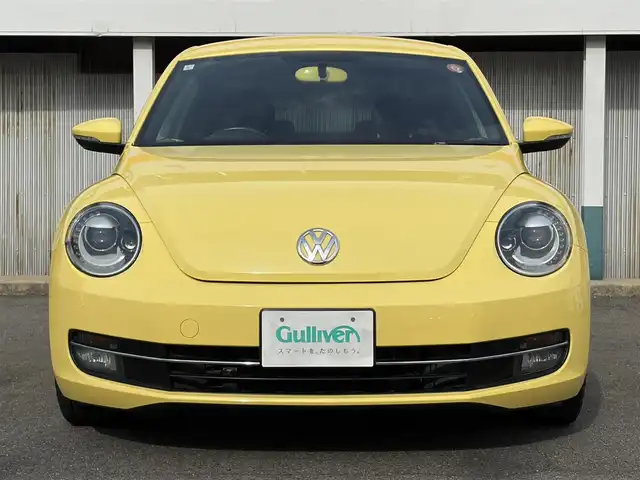 フォルクスワーゲン ザ・ビートル デザイン 三重県 2013(平25)年 5.6万km サンフラワー 登録時走行距離５５３７７km/カロツェリアナビ　/　・フルセグTV/　・DVD/CD再生/　・SD/バックカメラ/キーレス/スモークフィルム/HIDヘッドライト/フォグライト/リアフォグライト /革巻きステアリング/電動格納ミラー/フロアマット/横滑り防止機能
