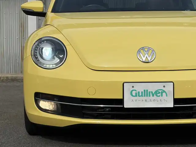 フォルクスワーゲン ザ・ビートル デザイン 三重県 2013(平25)年 5.6万km サンフラワー 登録時走行距離５５３７７km/カロツェリアナビ　/　・フルセグTV/　・DVD/CD再生/　・SD/バックカメラ/キーレス/スモークフィルム/HIDヘッドライト/フォグライト/リアフォグライト /革巻きステアリング/電動格納ミラー/フロアマット/横滑り防止機能