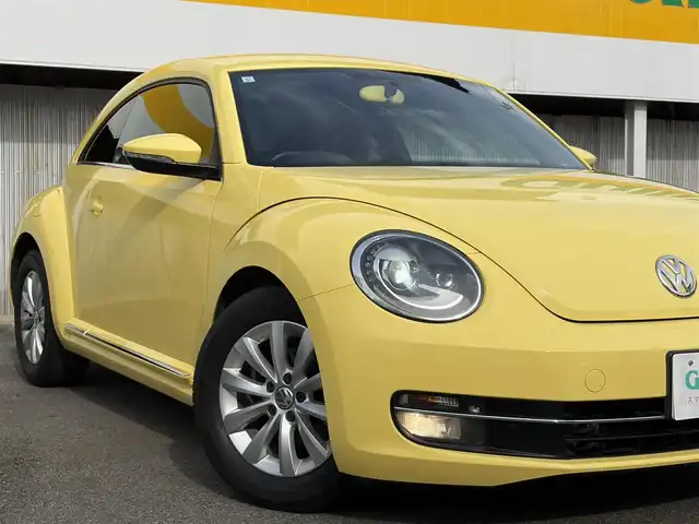 フォルクスワーゲン ザ・ビートル デザイン 三重県 2013(平25)年 5.6万km サンフラワー 登録時走行距離５５３７７km/カロツェリアナビ　/　・フルセグTV/　・DVD/CD再生/　・SD/バックカメラ/キーレス/スモークフィルム/HIDヘッドライト/フォグライト/リアフォグライト /革巻きステアリング/電動格納ミラー/フロアマット/横滑り防止機能