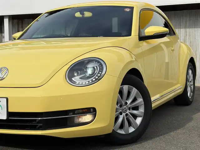 フォルクスワーゲン ザ・ビートル デザイン 三重県 2013(平25)年 5.6万km サンフラワー 登録時走行距離５５３７７km/カロツェリアナビ　/　・フルセグTV/　・DVD/CD再生/　・SD/バックカメラ/キーレス/スモークフィルム/HIDヘッドライト/フォグライト/リアフォグライト /革巻きステアリング/電動格納ミラー/フロアマット/横滑り防止機能