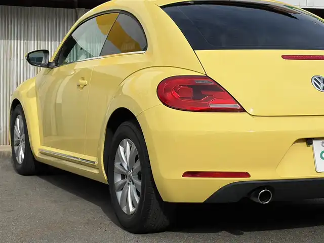 フォルクスワーゲン ザ・ビートル デザイン 三重県 2013(平25)年 5.6万km サンフラワー 登録時走行距離５５３７７km/カロツェリアナビ　/　・フルセグTV/　・DVD/CD再生/　・SD/バックカメラ/キーレス/スモークフィルム/HIDヘッドライト/フォグライト/リアフォグライト /革巻きステアリング/電動格納ミラー/フロアマット/横滑り防止機能