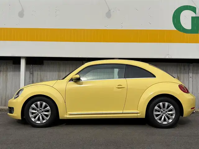 フォルクスワーゲン ザ・ビートル デザイン 三重県 2013(平25)年 5.6万km サンフラワー 登録時走行距離５５３７７km/カロツェリアナビ　/　・フルセグTV/　・DVD/CD再生/　・SD/バックカメラ/キーレス/スモークフィルム/HIDヘッドライト/フォグライト/リアフォグライト /革巻きステアリング/電動格納ミラー/フロアマット/横滑り防止機能