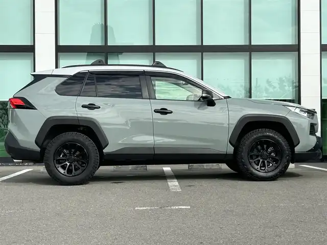 トヨタ ＲＡＶ４ アドベンチャー 和歌山県 2021(令3)年 3.4万km アッシュグレーメタリック/アーバンカーキ TRDフロントガーニッシュ/サンルーフ/ブロックタイヤ/ルーフレール/純正ナビ/バックカメラ/衝突軽減ブレーキ/レーダークルーズコントロール/ブラインドスポットモニター/横滑り抑制機能/ドライブレコーダー/純正ビルトインETC2.0/パワーシート/シートヒーター/シートエアベンチレーション/ステアリングヒーター/LEDヘッドライト/フォグランプ/オートライト/オートマチックハイビーム