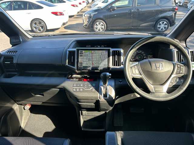 ホンダ ステップワゴン スパーダ Z クールスピリット 大阪府 2013(平25)年 6.2万km プレミアムスパークルブラックパール 純正9インチナビ（Bluetooth/DVD/CD)/後席モニター（ALPINE）/両側パワースライドドア/バックカメラ/横滑り防止装置/オートマチックハイビーム/オートライト/アイドリングストップ/ハーフレザー/純正AW（17inch)/純正キセノンライト/純正フロアマット/ビルトインETC/スマートキー1本/取扱説明書